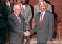 Frederik Willem de Klerk (s) ex presidente de Sud Africa con Nelson Mandela attuale presidente nel 2004