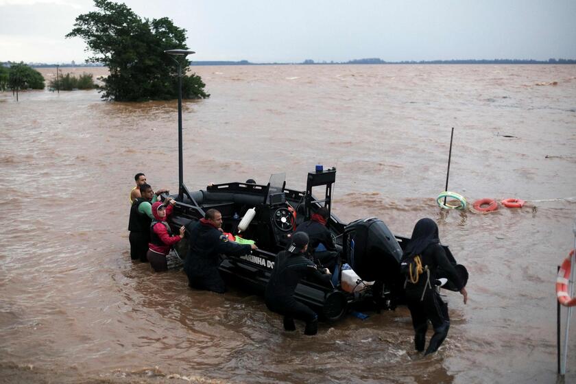Brasile: il bilancio delle inondazioni supera i 100 morti