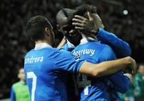 El Shaarawy esulta con Mario Balotelli e Antonio Candreva dopo il gol dell'Italia