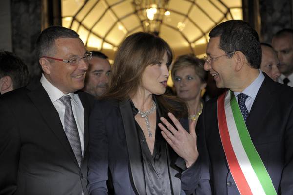 FOTO ONORATI. Carla Bruni (c) with mayor of Rome Ignazio Marino (R), and Bulgari Ceo, Jean-Christophe Babin.