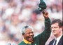 Il 24 giugno 1995 la nazionale di rugby batte gli All Blacks nella finale della Coppa del Mondo. Lo sport dei bianchi unisce il Sudafrica.