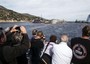 Fotografi e giornalisti riprendo la nave