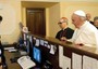 14 marzo, Città del Vaticano. Papa Francesco paga il conto alla residenza Domus Internationalis Paulus VI