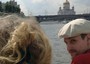 Snowden in barca a Mosca, con la coppola pubblicata da s LifeNews