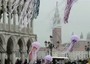 Gigantesche meduse 'invadono' Venezia