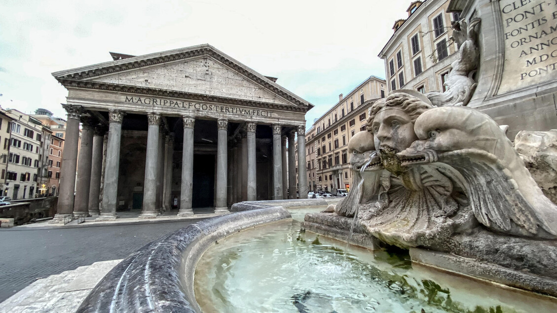 La imponente plaza del Panteon, en Roma (ANSA)