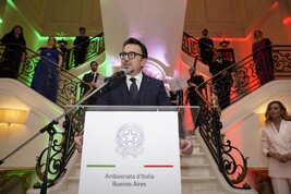 El embajador en Argentina, Fabrizio Lucentini, durante el discurso de bienvenida