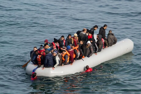 Otra tragedia migrante en el mar Egeo, mueren tres hermanitas afganas