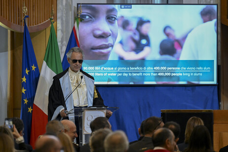 Andrea Bocelli recibe título honoris causa (ANSA)