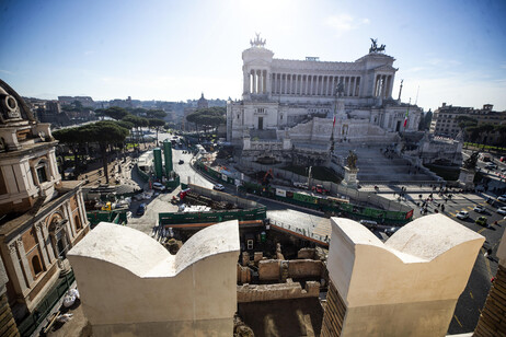 Una bella panorámica de los Foros imperiales, en Roma, Ciudad Eterna