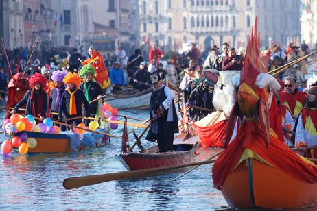 En Venecia la regata que abre el carnaval (ANSA)