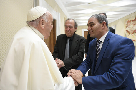 Los dos padres, el árabe y el israelí, con el Papa.