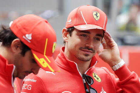 Charles Leclerc y Carlos Sainz, los pilotos de Ferrari en el circuito de Shanghái