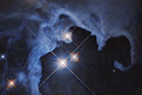 Las 3 estrellas de HP Tauri (fuente: NASA, ESA, G. Duchene (Université de Grenoble I); Procesamiento de imágenes: Gladys Kober (NASA/Universidad Católica de Estados Unidos)
