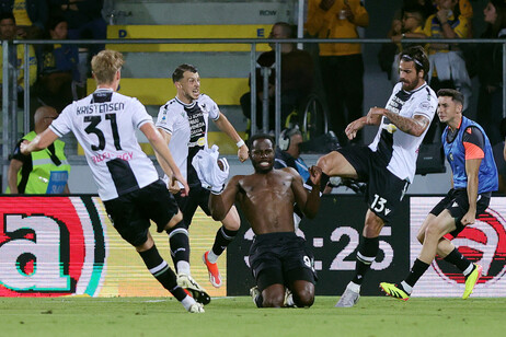 Udinese se salvó con triunfo ante Frosinone, que descendió a la Serie B