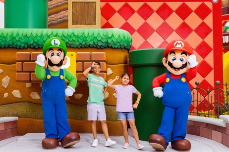 Luigi y Mario, los dos personajes italianos que saltaron del mundo virtual al cine.