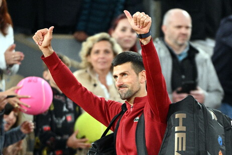 Djokovic avanza en Roland Garros