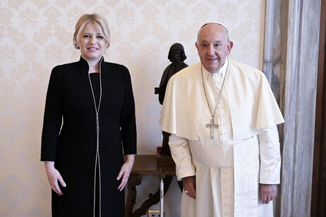 El papa Francisco en audiencia con la presidenta eslovaca, Zuzana Caputova.