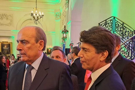 Guillermo Francos (izquierda), jefe de Gabinete de Argentina, y Nicolás Posse (derecha) su antecesor