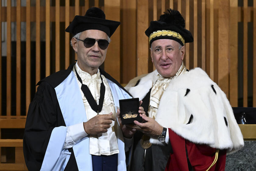 Andrea Bocelli recibe título honoris causa (ANSA)