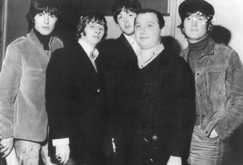 Gianni Minà  con The Beatles (ANSA)