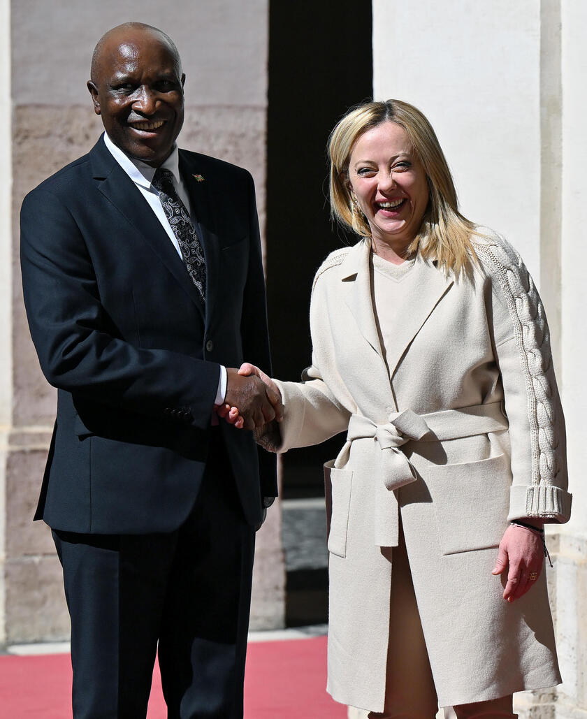 Primer ministro de Burundí, Gervais Ndirakobuca, en el Palacio Chigi