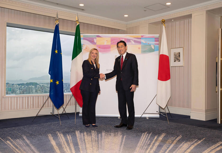 La premier Meloni con el primer ministro japonés Kishida