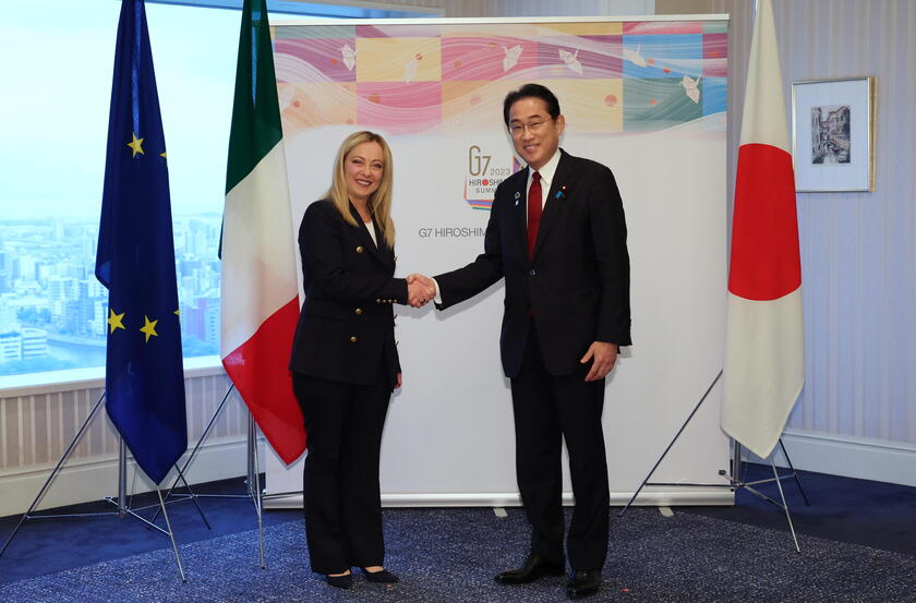 La premier Meloni con el primer ministro japonés Kishida
