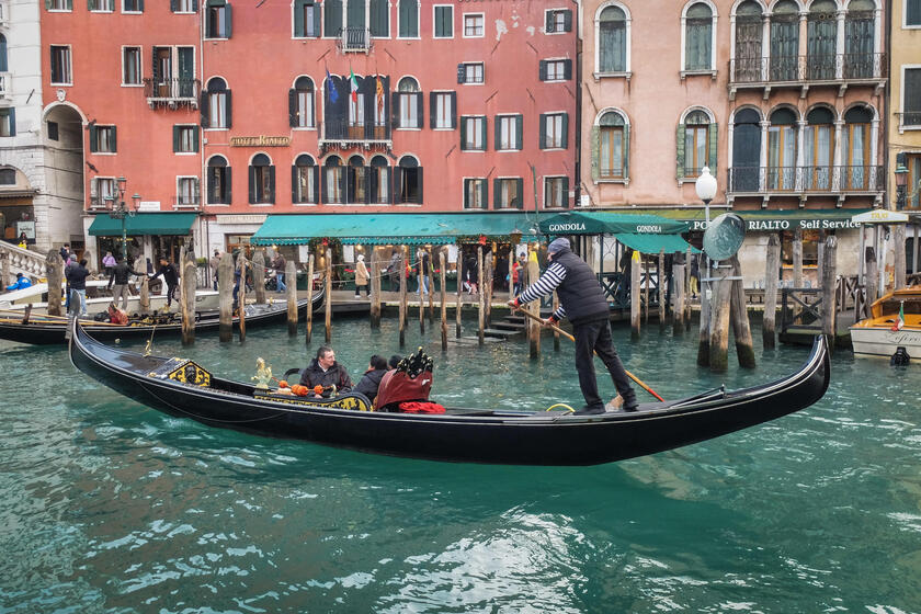 Una góndola en el Canal Grande, en Venecia