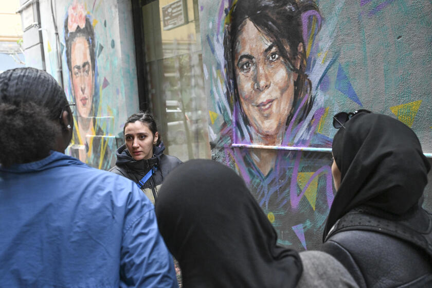 Murales en las calles de Nápoles dedicados a mujeres valientes, por el 8 de marzo (ANSA)