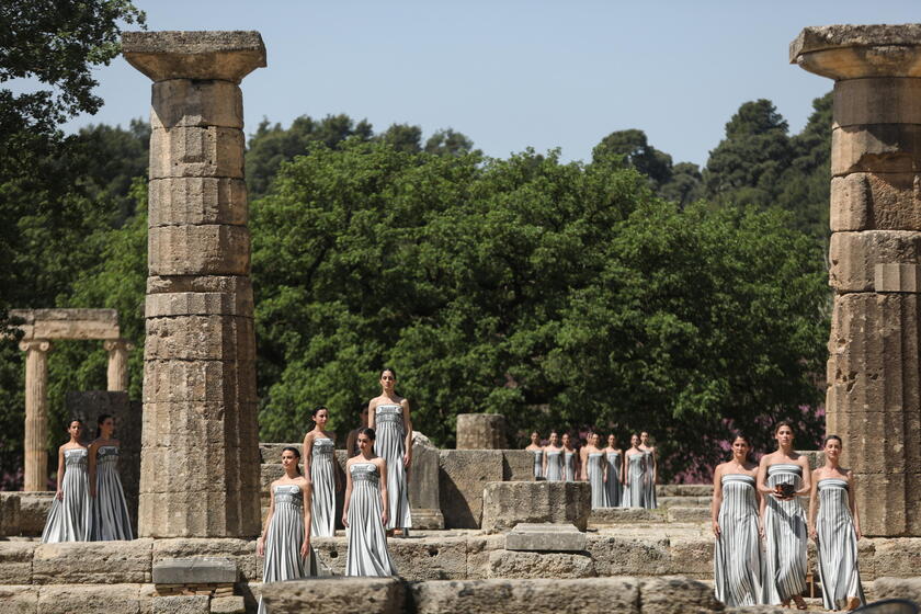 Ensayo del traspaso de la llama olímpica de Grecia a París