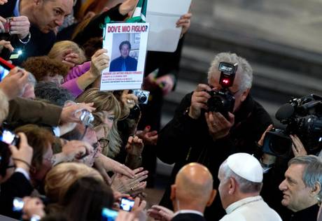 Pope Francis meets families of mafia victims