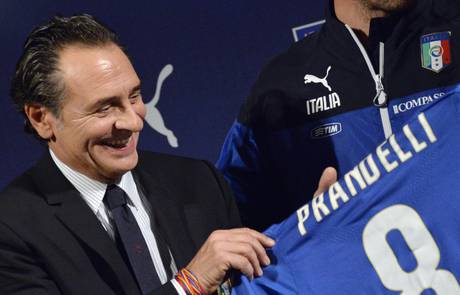 Soccer: Italy; presentation of new national team shirt