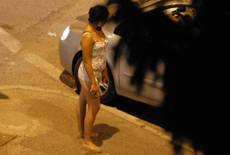 Prostituzione, sì Lombardia a referendum