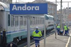 FOTO Treno deragliato in stazione Andora
