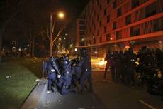 Scontri e feriti in piazza a Madrid