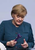 Ue: Merkel, armonizzare politiche lavoro