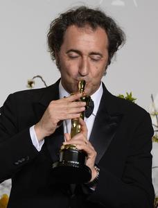 Paolo Sorrentino bacia l'Oscar