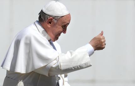 Papa Bergoglio saluta i fedeli