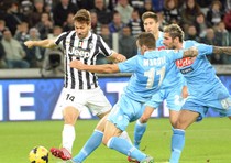 Juventus-Napoli 1-0: 2' pt, Llorente, in fuorigioco millimetrico, ribadisce in rete da pochi passi un tiro di Isla deviato da Tevez.