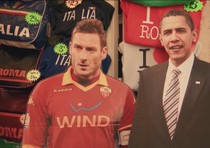 Totti - Obama in una frame del video ironico postato su YouTube dall'Ambasciata Usa in Italia